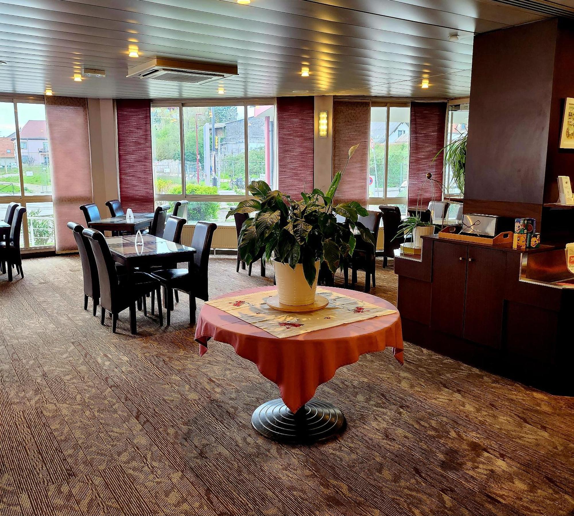 The Originals City, Hotel Le Forum, Strasbourg Nord Schiltigheim Bagian luar foto